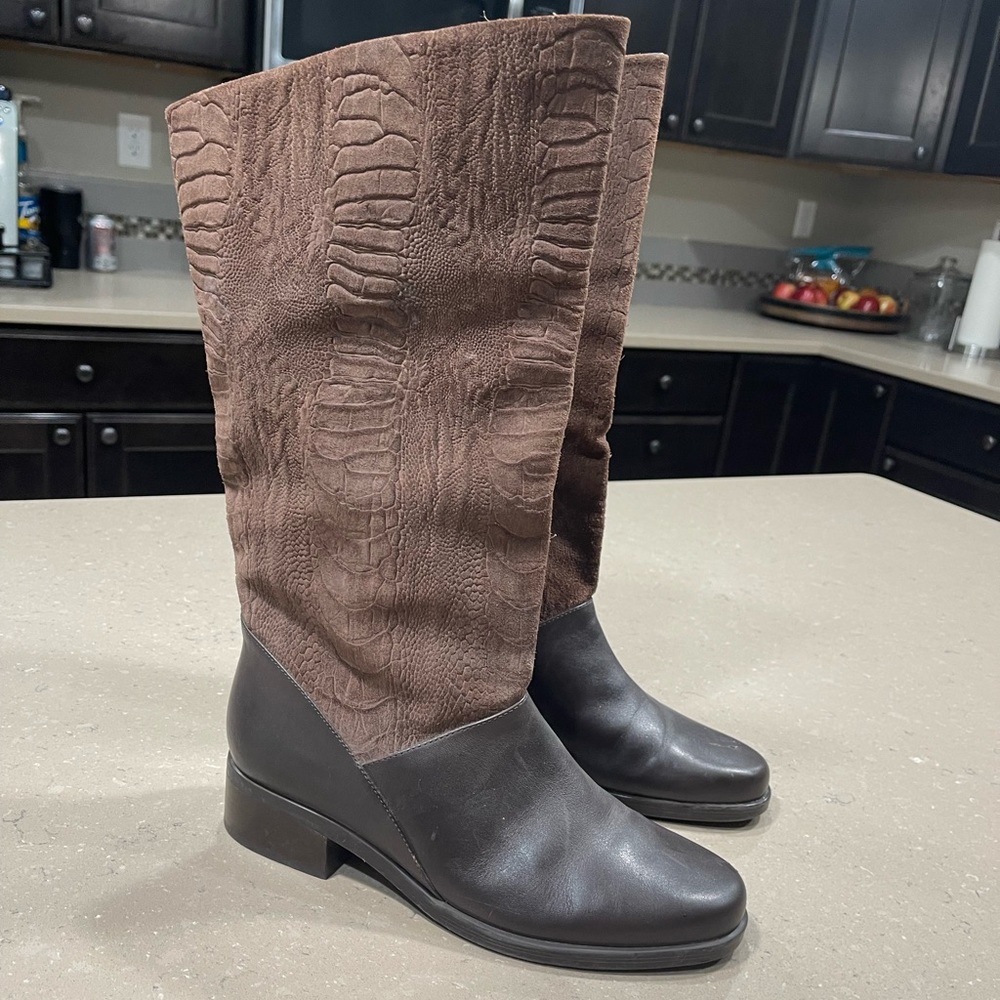 Markon Shannon Boots Snakeskin Embossed Leather Women’s size 8 brown Z2